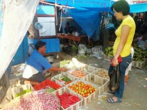 Harga Ancur, Pedagang Tomat di Purwakarta Masih Bisa Untung