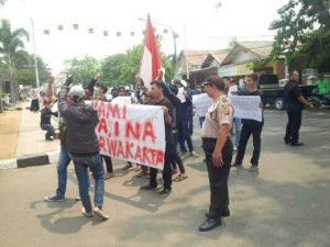 PLN APJ Purwakarta Didemo Mahasiswa