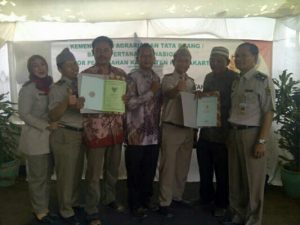BPN Serahkan Sertifikat Gratis kepada Masyarakat