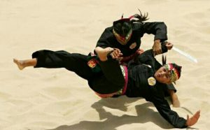 Keren, di Karawang Guru Dilatih Ilmu Silat