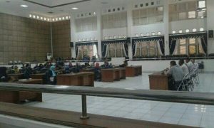 Mahasiswa dan Alumni Unpur Gempur Dewan