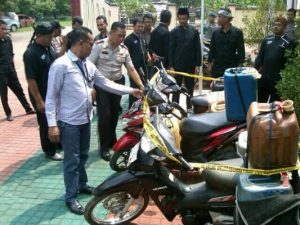 Antisipasi Aksi Borong, Polsek Cibatu Razia Pembeli BBM Jerigen