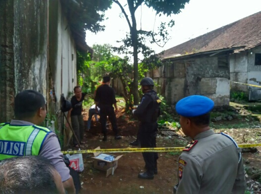 Unit Jibom Polda Jabar Sisir Bahan Peledak Aspol Cipelang Sukabumi