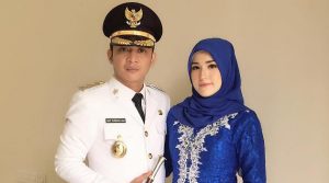 Saat Pelantikan, Pasha Didampingi Istri Tercinta