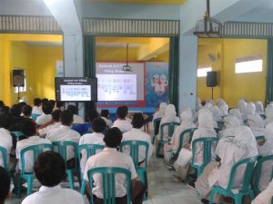 Ponpes Almanar Purwakarta Didatangi PT Bio Farma Roadshow Santri Sehat