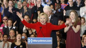 Pemilu Awal Presiden AS di lowa, Hillary Clinton dan Bernie Sanders Sama Kuat