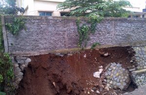 Kurang Satu Tahun Dibangun, TPT Citamiang Sukabumi Jebol