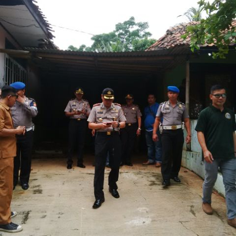 Densus 88 Geledah Rumah Terduga Fasilitator Teroria Bom Sarinah di Jatiluhur Purwakarta