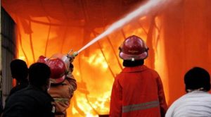 Ludes, Pabrik Plastik Euodoo Bandung Terbakar