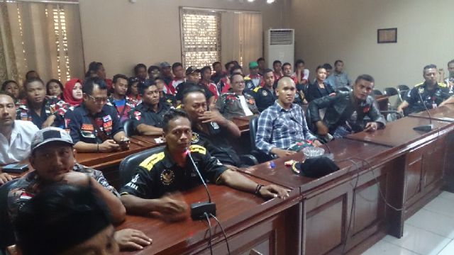 Tak Dihadiri Ketua Komisi, Ormas Ancam ‘Tiduri’ DPRD Purwakarta