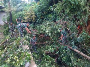 Kali Jantung Terimbun Material Longsor dan Pohon Tumbang