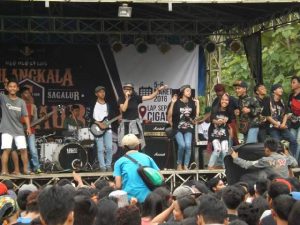 Ribuan Pecinta Vespa Berdumel di Situ Cigangsa