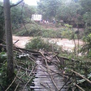 Jembatan Gantung di Pagaden Subang Kandas Tergerus Air Sungai