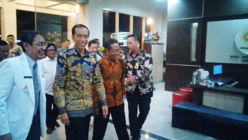 Presiden Jokowi Jenguk Cucu Pertama