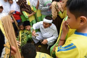 Bersihkan Diri dan Lingkungan Warnai Peringatan Hardiknas di Purwakarta