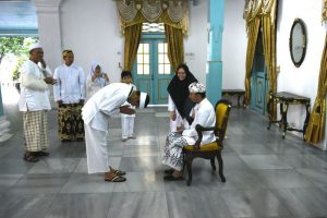 Hadiri Grebeg Syawal Keraton Kanoman, Bupati Purwakarta : Tradisi Ini Harus Dilindungi