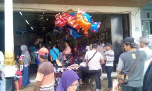 Masayarakat Purwakarta Serbu Toko Buku AA