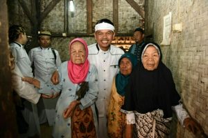 Bupati Purwakarta Dedi Mulyadi Open House di Rumah Ibu Asuh ke-100