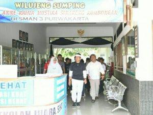 Bupati Purwakarta Dedi Mulyadi Pecat Pelajar Pembawa Mobil ke Sekolah