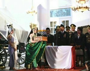 Bupati Purwakarta Terima Bendera Pusaka dari Nyi Ratu Kidul