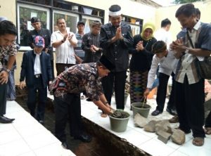 Dedi Mulyadi dan Ade Komarudin Sumbang Lima RKB untuk SMAN 2 Purwakarta