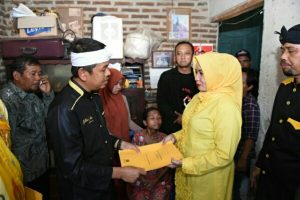 Ketua Golkar Jawa Barat Lantik Pengurus Golkar Karawang di Rumah Rakyat Miskin