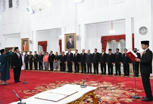 Presiden Jokowi Lantik Hasyim Asy’ari sebagai Anggota KPU
