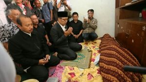 Ridwan Kamil Datangi Rumah Duka Guru Korban Pembunuhan