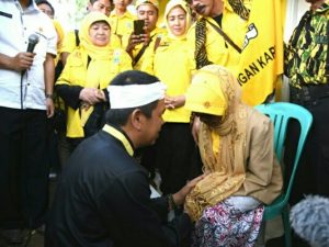 Golkar Kabupaten Garut Dilantik di Rumah Mak Odah, Nenek Jompo Usia 90 Tahun