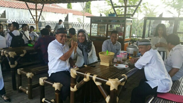 Sertijab Aep Durohman-Nina Herlina Dilaksanakan di Warung Sate Maranggi Katresna Purwakarta