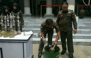 Dimusnahkan, Bong Shisha Disita dari Beberapa Cafe di Purwakarta