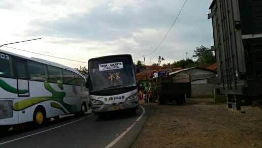 Arus Lalu Lintas Bandung-Jakarta Dialihkan via Cikalong Wetan