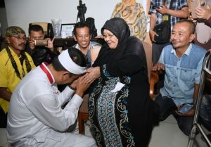 Sebagai Orang Yang Cinta Ibu, Kang Dedi Jadi Kuasa Ibu Rokayah