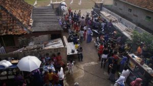 Rumah Ketua Hanura Purwakarta Diserbu Warga