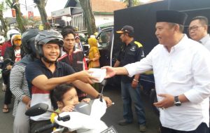 Lamar Hanura Purwakarta, Ruslan Subanda Berbagi Takjil Bareng Kader 