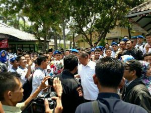 Dedi Mizwar Buka LKS di SMKN 1 Purwakarta
