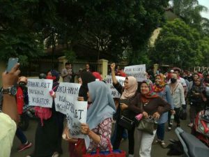 Nasabah Pandawa Geruduk Kejari Depok
