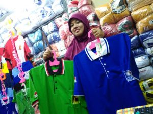 Jelang Pilkada Atribut Parpol Laris Manis