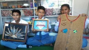 Pelajar SMAN 3 Purwakarta Sulap Sampah Jadi Kerajinan Tangan