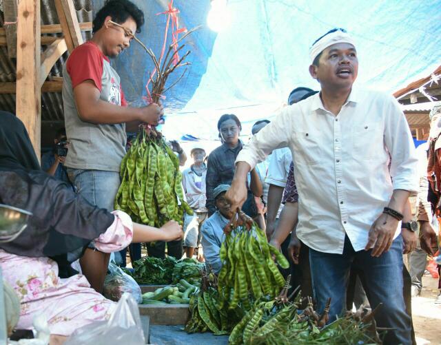 Kunjungi Pasar Rengasdengklok Karawang, Dedi Mulyadi Sampaikan Gagasan Penataan Pasar Tradisional