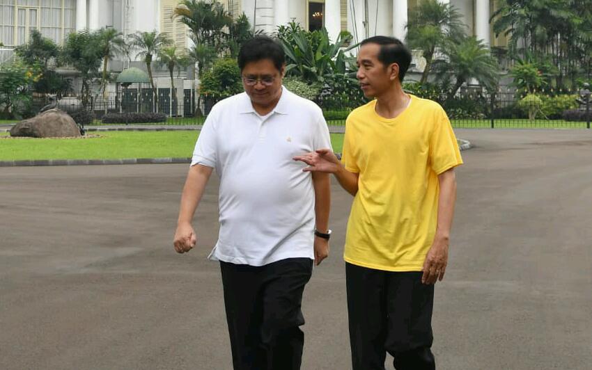 Jogging Bareng Ketum Golkar, Jokowi Kenakan Kaos Kuning
