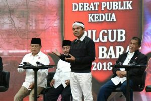 Busana Millenial Kultural ala Dedi Mulyadi di Debat Pilgub Jabar