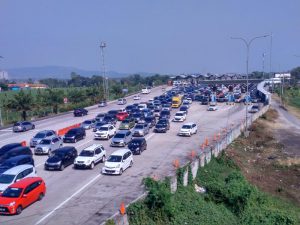 Polisi Lakukan Buka Tutup GT Cirebon Antisipasi Kemacetan