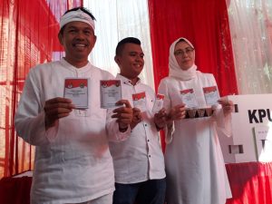 Dedi Mulyadi dan Anne Ratna Mustika Nyoblos di TPS 6