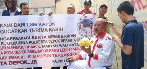 Mantan Walikota Depok Dua Periode Jadi Tersangka LSM Ini Tabur Bunga