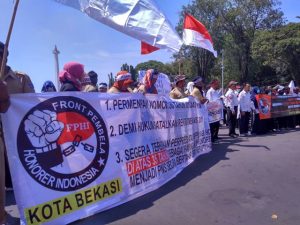 Tuntut Janji Presiden Guru Honorer Gelar Aksi di Depan Istana
