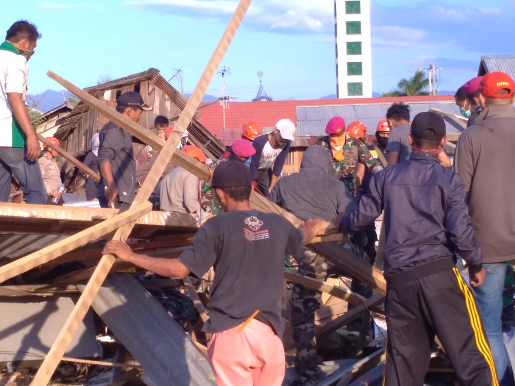Remaja 17 Tahun Berhasil Selamat Tertimpa Reruntuhan Selama 2 Hari