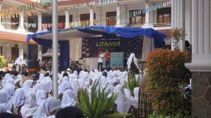 Study Tour ke 3 Para Komunitas Stand Up Komedy Purwakarta Hibur SMAN 1 Purwakarta