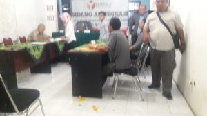 Bawaslu Purwakarta Dilempari Kardus dan Telur