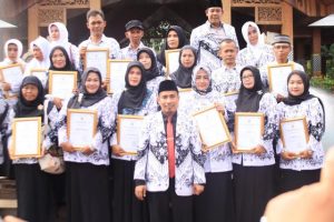 Tanpa Tanda Jasa, Guru Diingat Sebagai Pahlawan
